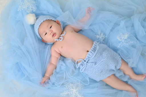 沁阳宝宝要不要穿袜子